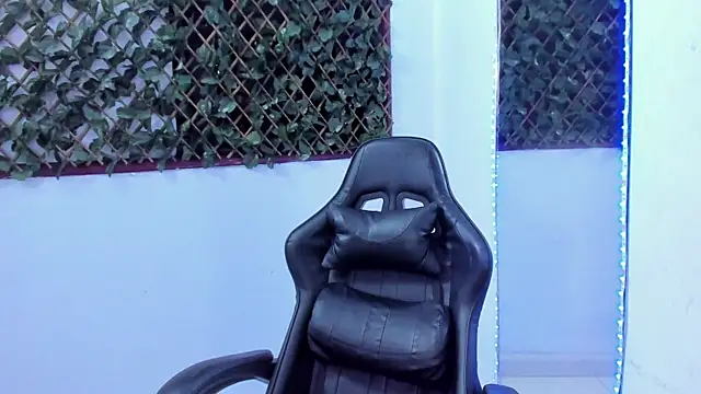 Megan Whitte online show from February 17, 2025, 7:58 am