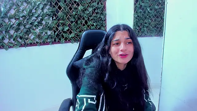 Megan Whitte online show from February 23, 2025, 6:07 am