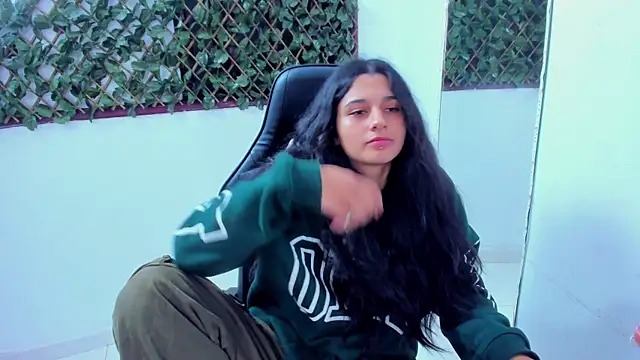 Megan Whitte online show from February 23, 2025, 9:11 am