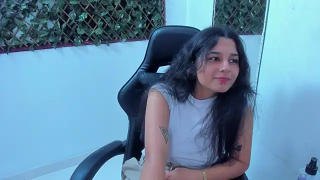 Megan Whitte online show from February 27, 2025, 10:26 am