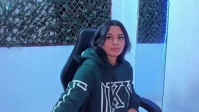 Megan Whitte online show from March 6, 2025, 10:30 am