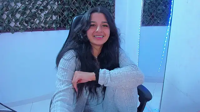 Megan Whitte online show from March 9, 2025, 6:50 am