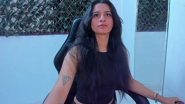 Megan Whitte online show from March 10, 2025, 6:16 am