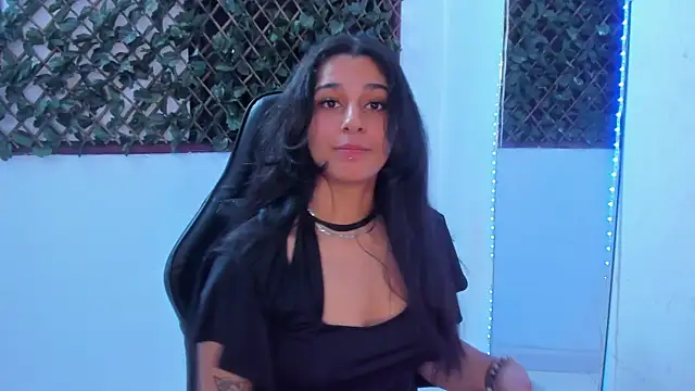 Megan Whitte online show from March 11, 2025, 6:43 am