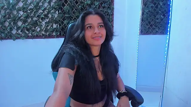 Megan Whitte online show from March 11, 2025, 9:45 am