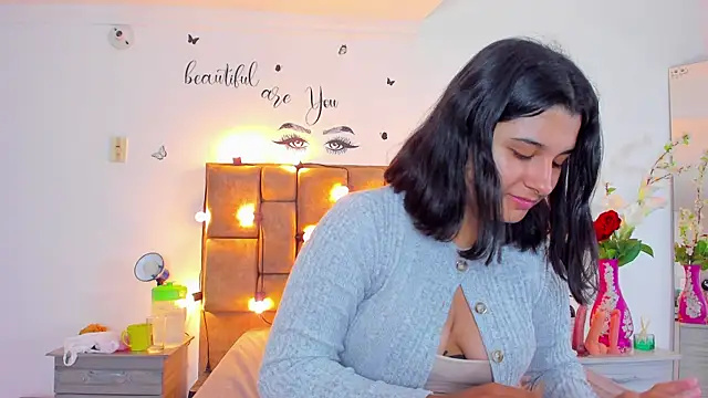 Megan Whitte online show from September 9, 2025, 6:07 pm