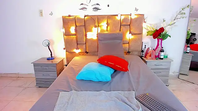 Megan Whitte online show from September 18, 2025, 9:28 pm