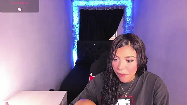 Mariana Hasper  online show from February 8, 2025, 10:08 pm