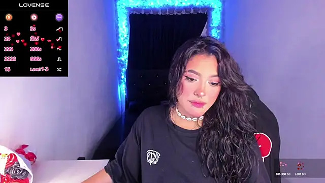 Mariana Hasper  online show from March 20, 2025, 9:02 pm