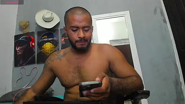 Snapshot of Hardboy_latin chatting on September 25, 2025, 12:25 am Hardboy latin online show from September 25, 2025, 12:25 am