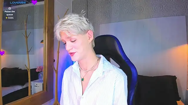 VladHellsing4 online show from July 15, 2026, 2:22 pm