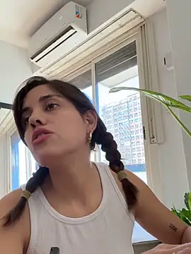 SaraLatinayPrimiciax online show from January 15, 2025, 7:12 pm