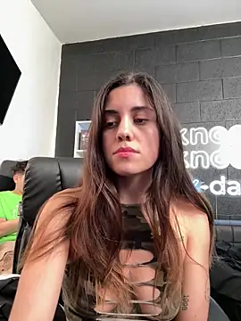 SaraLatinayPrimiciax online show from November 4, 2025, 4:06 pm