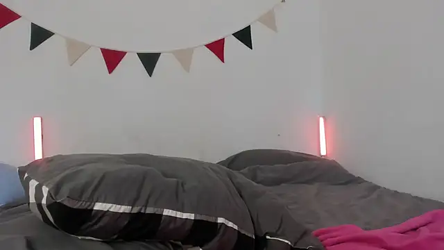 MiaDavis21 online show from October 9, 2025, 5:27 am