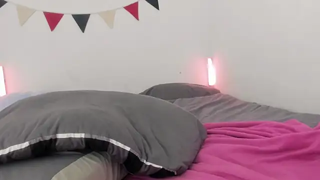 MiaDavis21 online show from October 9, 2025, 5:33 pm