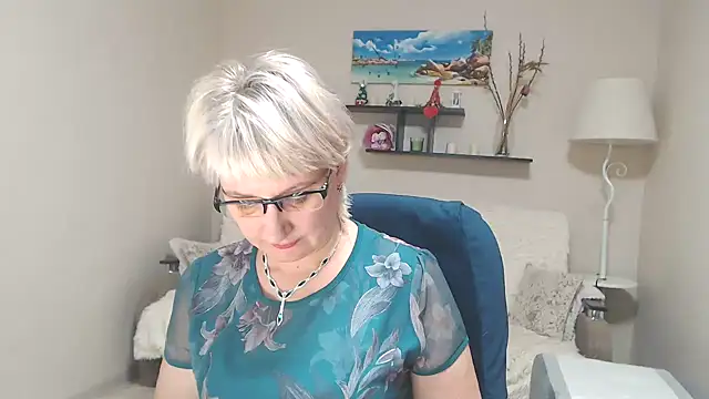 FleurMays online show from December 4, 2024, 8:56 am