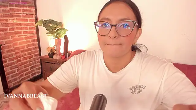 Snapshot of Ivannabreast_Official chatting on February 17, 2026, 12:18 am Ivannabreast Official online show from February 17, 2026, 12:18 am