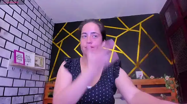 kathina giraldo online show from December 12, 2024, 1:39 pm