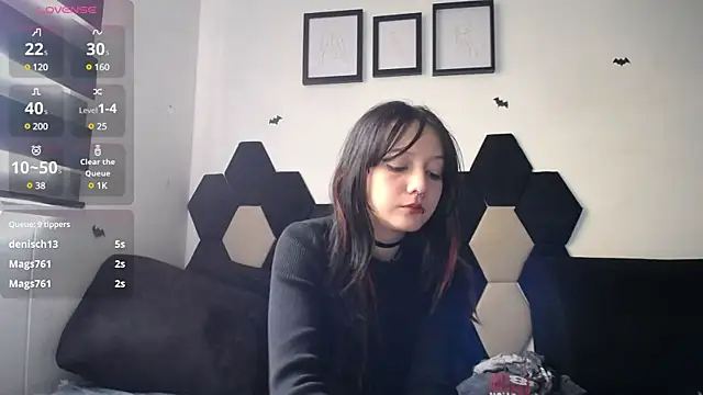 Maki Zein online show from December 10, 2024, 4:17 pm