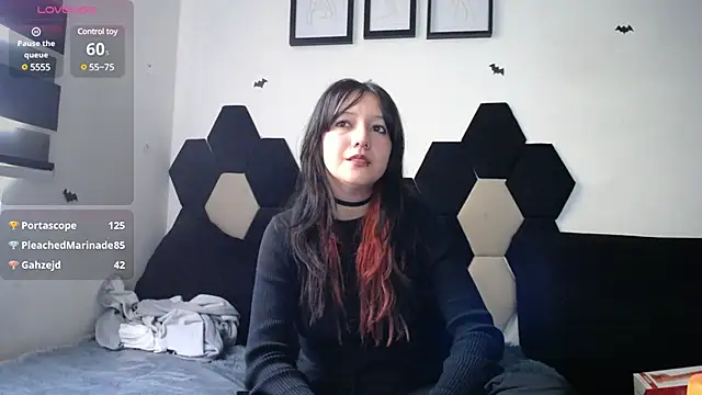 Maki Zein online show from December 11, 2024, 9:12 pm