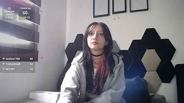 Maki Zein online show from December 18, 2024, 5:21 pm