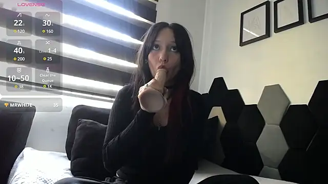 Maki Zein online show from January 13, 2025, 2:53 pm