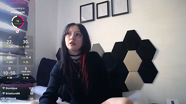 Maki Zein online show from January 14, 2025, 5:23 pm