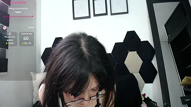 Maki Zein online show from February 20, 2025, 4:36 pm