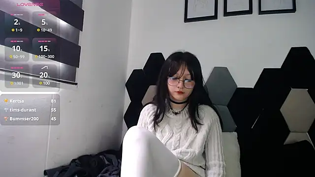 Maki Zein online show from March 14, 2025, 4:09 pm