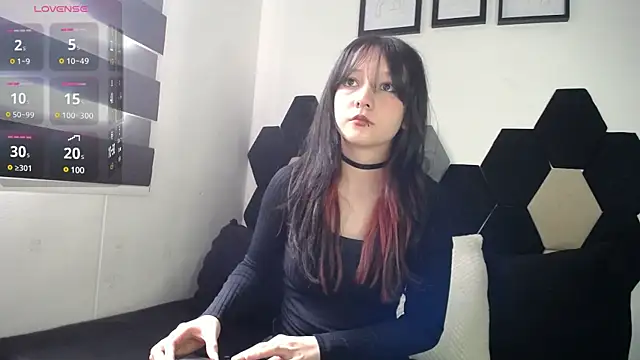 Maki Zein online show from March 17, 2025, 2:34 pm