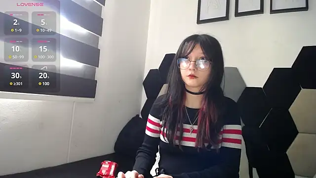 Maki Zein online show from March 18, 2025, 2:48 pm