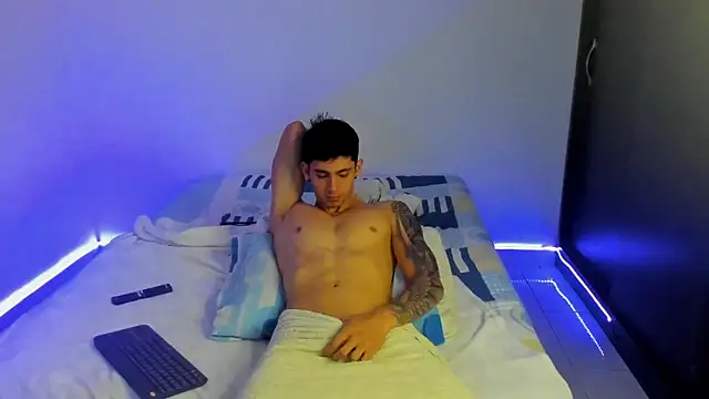 OliverBennet online show from January 15, 2025, 1:02 am