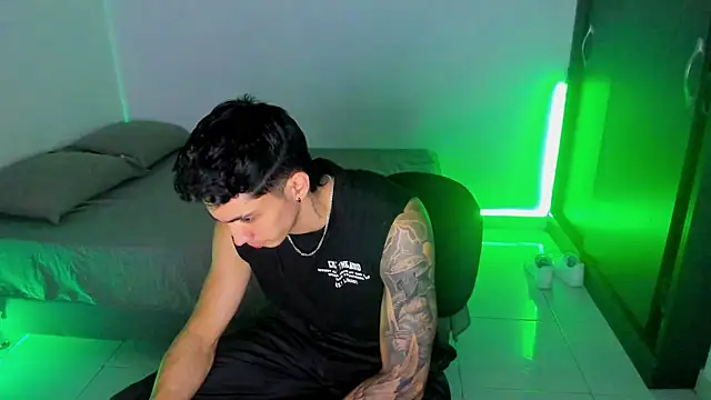 OliverBennet online show from February 18, 2025, 3:31 am