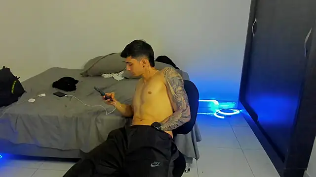 OliverBennet online show from February 28, 2025, 1:05 am