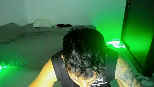 OliverBennet online show from March 6, 2025, 1:27 am