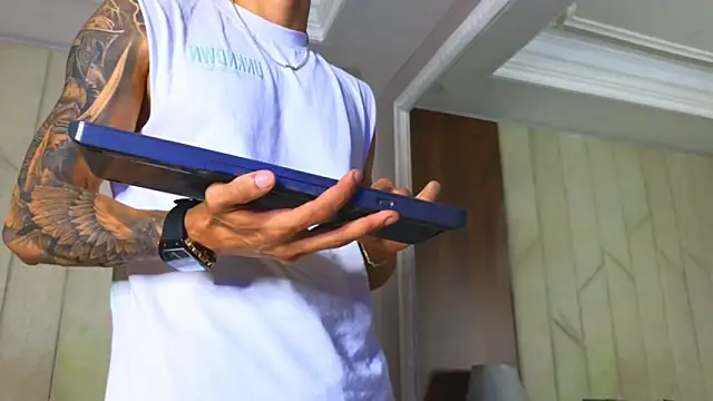 OliverBennet online show from March 10, 2025, 9:18 pm