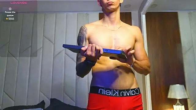 OliverBennet online show from March 11, 2025, 3:26 am