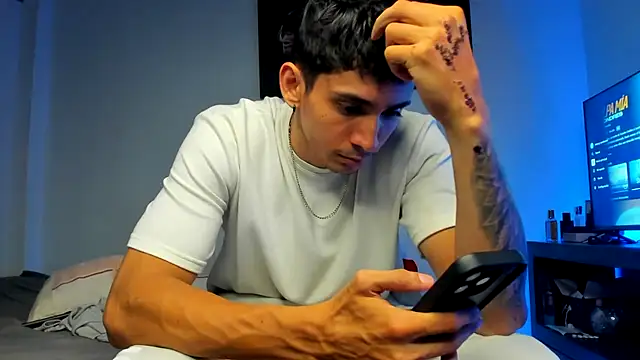 OliverBennet online show from October 20, 2025, 11:49 pm