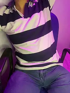 Snapshot of Vampiredaddy_ chatting on November 7, 2025, 5:35 pm Vampiredaddy online show from November 7, 2025, 5:35 pm