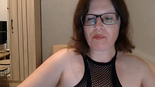 CrimsonMistress online show from September 26, 2025, 9:41 pm