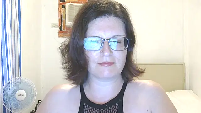 CrimsonMistress online show from January 7, 2026, 10:23 pm