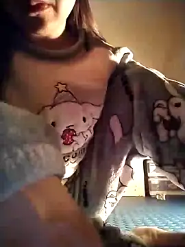 JasminePham online show from December 22, 2024, 8:47 pm