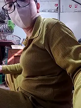 JasminePham online show from March 15, 2025, 2:14 am