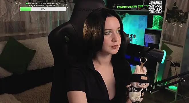 KiraLiLime online show from October 17, 2025, 8:00 pm