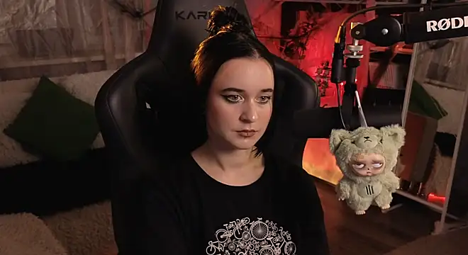 KiraLiLime online show from November 2, 2025, 5:59 pm