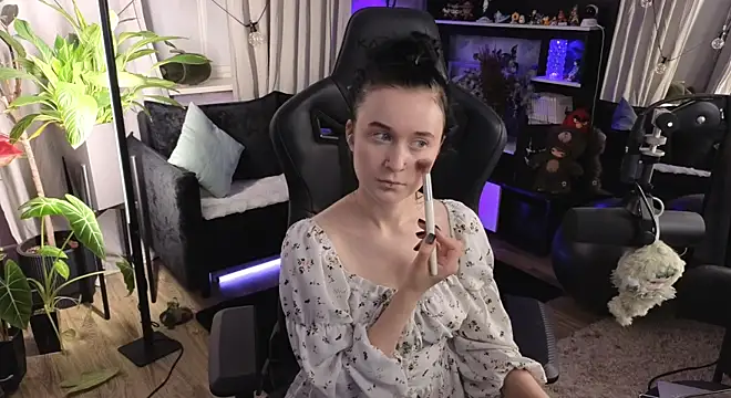 KiraLiLime online show from July 29, 2026, 7:01 pm