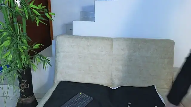 Lorenne Miller online show from October 28, 2025, 3:54 am