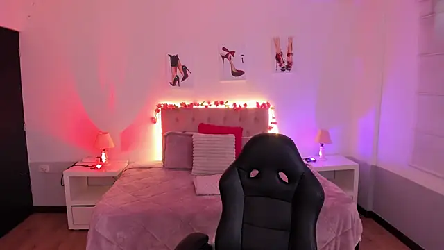  Charlotte evans 1 online show from October 8, 2025, 8:06 pm