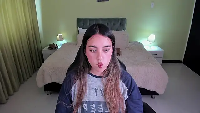  Charlotte evans 1 online show from July 15, 2026, 8:03 pm