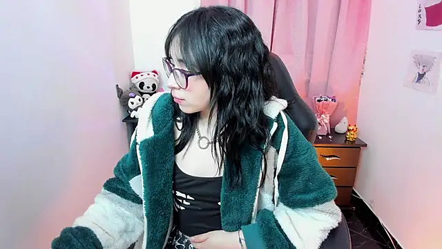 Snapshot of indra_cam chatting on January 7, 2025, 4:39 am indra cam online show from January 7, 2025, 4:39 am